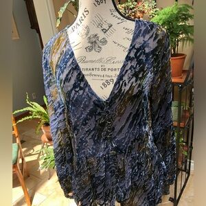 Sundance beautiful velvet burnout top. Small.